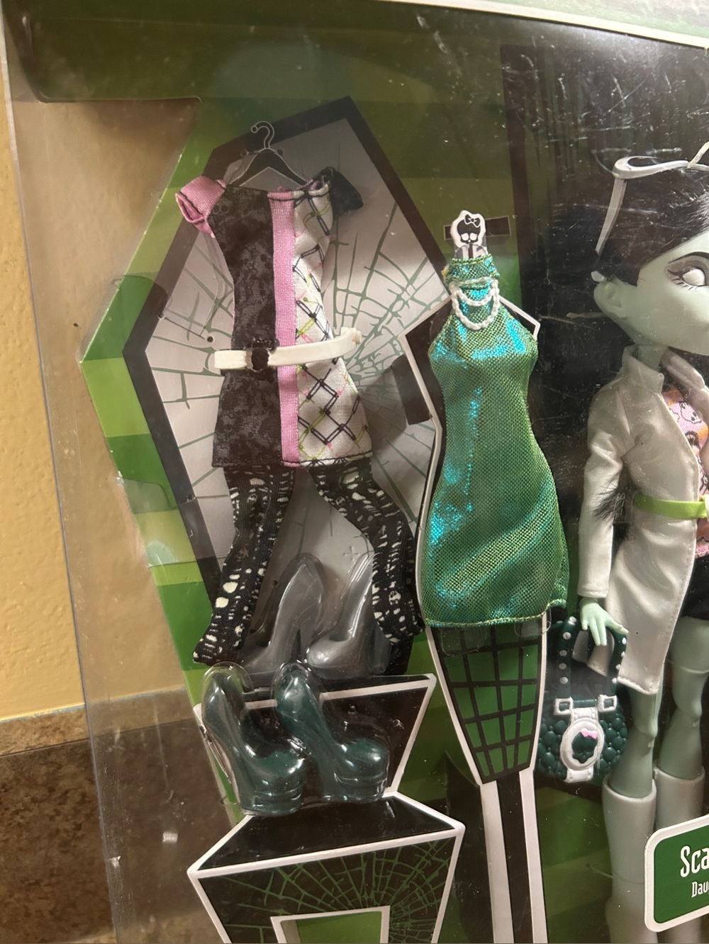 MONSTER HIGH SCARAH
SCREAMS “I HEART FASHION”
LINE-NIB - Picture 4 of 6